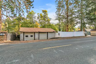 5142 Rogue River Highway, Gold Hill, OR 97525 - Photo 3