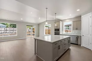 1147 Pumpkin Ridge Dr, Eagle Point, OR 97524 - Photo 11
