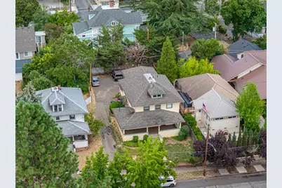 807 NW 5th Street, Grants Pass, OR 97526 - Photo 3