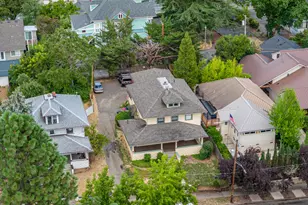 807 NW 5th St, Grants Pass, OR 97526 - Photo 3