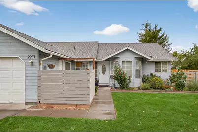 2937 SW Salmon Avenue, Redmond, OR 97756 - Photo 1