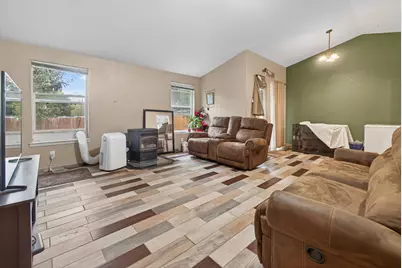 2937 SW Salmon Avenue, Redmond, OR 97756 - Photo 9