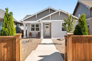 880 NW 19th St, Redmond, OR 97756 - Photo 1