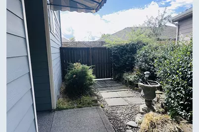 2770 Parkwood Village Lane, Central Point, OR 97502 - Photo 3