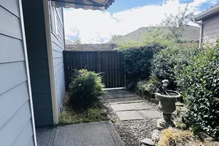 2770 Parkwood Village Ln, Central Point, OR 97502 - Photo 3