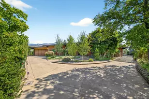 738 Fairway Ct, Ashland, OR 97520 - Photo 5