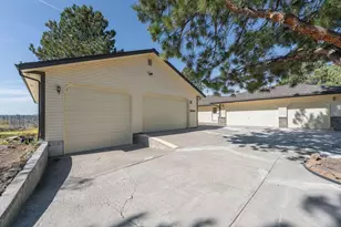 59649 Okanagan Ln, Bend, OR 97702 - Photo 17