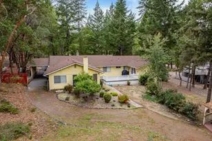 310 Surrey Dr, Grants Pass, OR 97526 - Photo 35