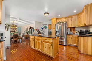 310 Surrey Dr, Grants Pass, OR 97526 - Photo 9