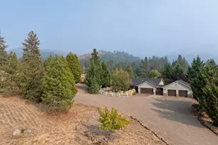203 Edgerton Ln, Wolf Creek, OR 97497 - Photo 3