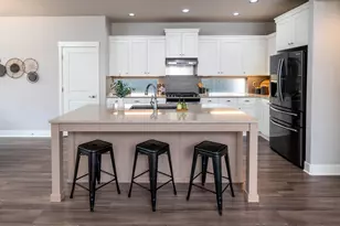 60523 Hedgewood Ln, Bend, OR 97702 - Photo 7