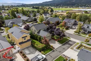 1134 Steamboat Dr, Central Point, OR 97502 - Photo 45