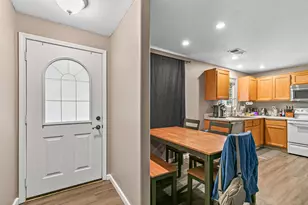 7894 Laura Ln, White City, OR 97503 - Photo 3