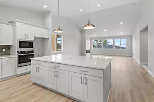 671 Old Waverly Way, Eagle Point, OR 97524 - Photo 11