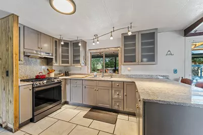 2900 Rogue River Drive, Eagle Point, OR 97524 - Photo 9