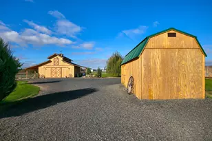 6875 NE 11th St, Redmond, OR 97756 - Photo 17