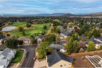 375 Robert Trent Jones Boulevard, Eagle Point, OR 97524 - Photo 13