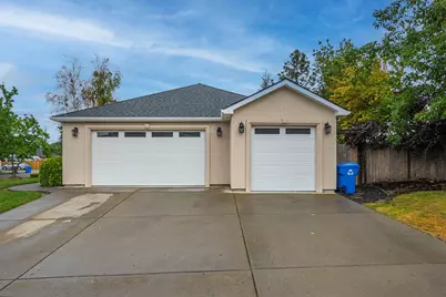 375 Robert Trent Jones Boulevard, Eagle Point, OR 97524 - Photo 9