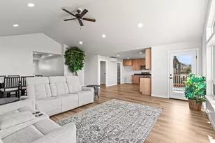 403 N Deanjou Ave, Eagle Point, OR 97524 - Photo 9