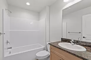 403 N Deanjou Ave, Eagle Point, OR 97524 - Photo 13