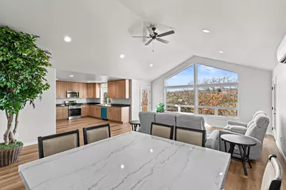 403 N Deanjou Avenue, Eagle Point, OR 97524 - Photo 7