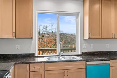 403 N Deanjou Avenue, Eagle Point, OR 97524 - Photo 13