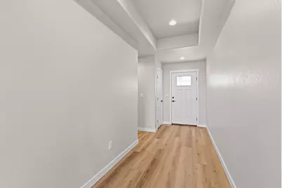 403 N Deanjou Avenue, Eagle Point, OR 97524 - Photo 5