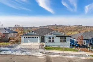 403 N Deanjou Ave, Eagle Point, OR 97524 - Photo 1