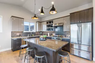 19120 Gateway Loop, Bend, OR 97702 - Photo 13