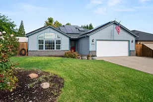 570 Bachand Cir, Central Point, OR 97502 - Photo 3