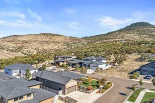 1835 Plateau Dr, Medford, OR 97504 - Photo 3