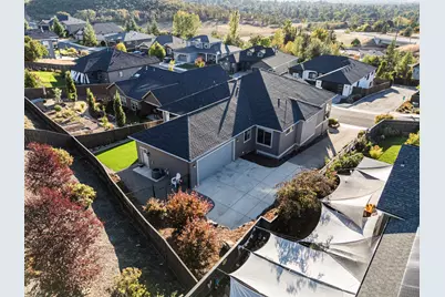 523 W La Strada Circle, Medford, OR 97504 - Photo 67