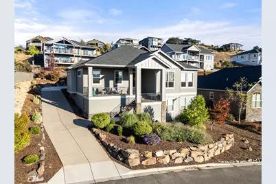 523 W La Strada Circle, Medford, OR 97504 - Photo 9