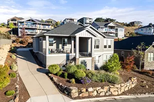 523 W La Strada Circle, Medford, OR 97504 - Photo 9