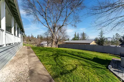 1916 Old Military Road, Central Point, OR 97502 - Photo 35