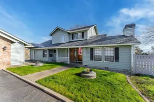 1916 Old Military Rd, Central Point, OR 97502 - Photo 3