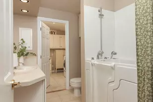 425 S Modoc Ave, Medford, OR 97504 - Photo 31