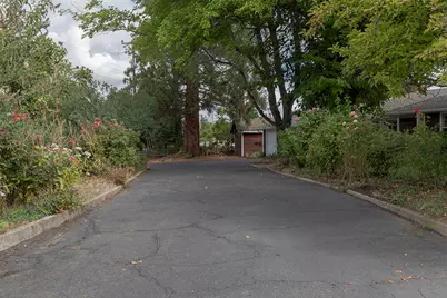 425 S Modoc Avenue, Medford, OR 97504 - Photo 59