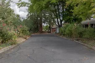 425 S Modoc Ave, Medford, OR 97504 - Photo 59