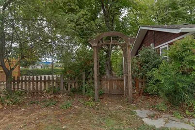 425 S Modoc Avenue, Medford, OR 97504 - Photo 53