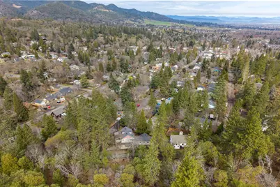 675 S 4th Street, Jacksonville, OR 97530 - Photo 61
