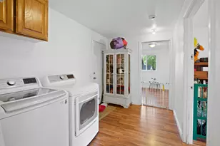 990 Janes Rd, Medford, OR 97501 - Photo 9