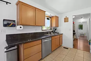 990 Janes Rd, Medford, OR 97501 - Photo 7