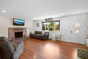 990 Janes Rd, Medford, OR 97501 - Photo 3