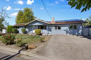 990 Janes Rd, Medford, OR 97501 - Photo 13