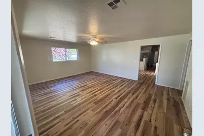 124 Paxon Avenue, Eagle Point, OR 97524 - Photo 3