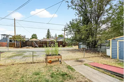 838 Dakota Avenue, Medford, OR 97501 - Photo 7