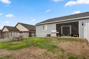 628 Barton Rd, Eagle Point, OR 97524 - Photo 23