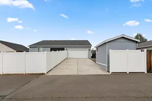 628 Barton Rd, Eagle Point, OR 97524 - Photo 25