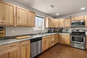 628 Barton Rd, Eagle Point, OR 97524 - Photo 9